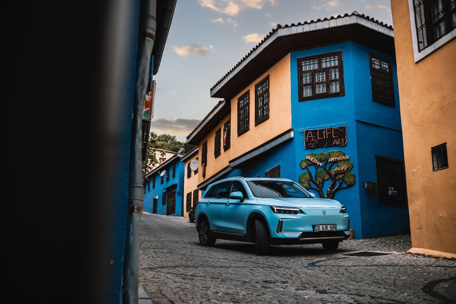 b26c6407-7cb0-45b7-937a-be4770f04ace-1